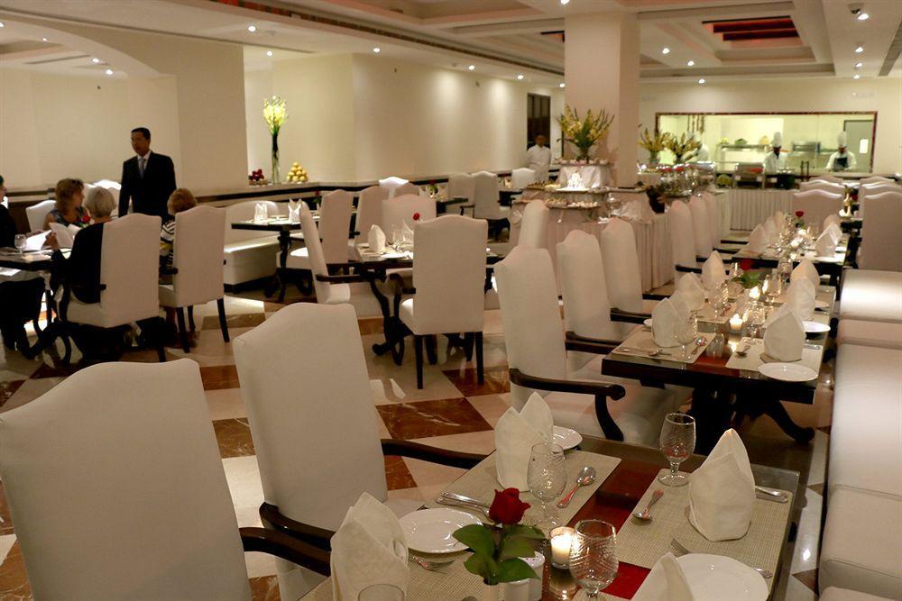 Hotel Clarks Varanasi Limited Exterior foto