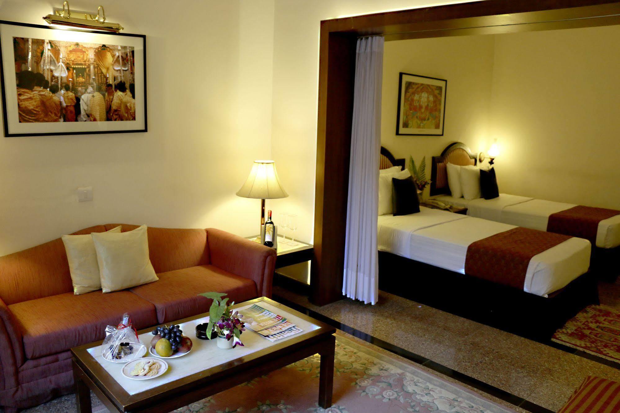Hotel Clarks Varanasi Limited Exterior foto