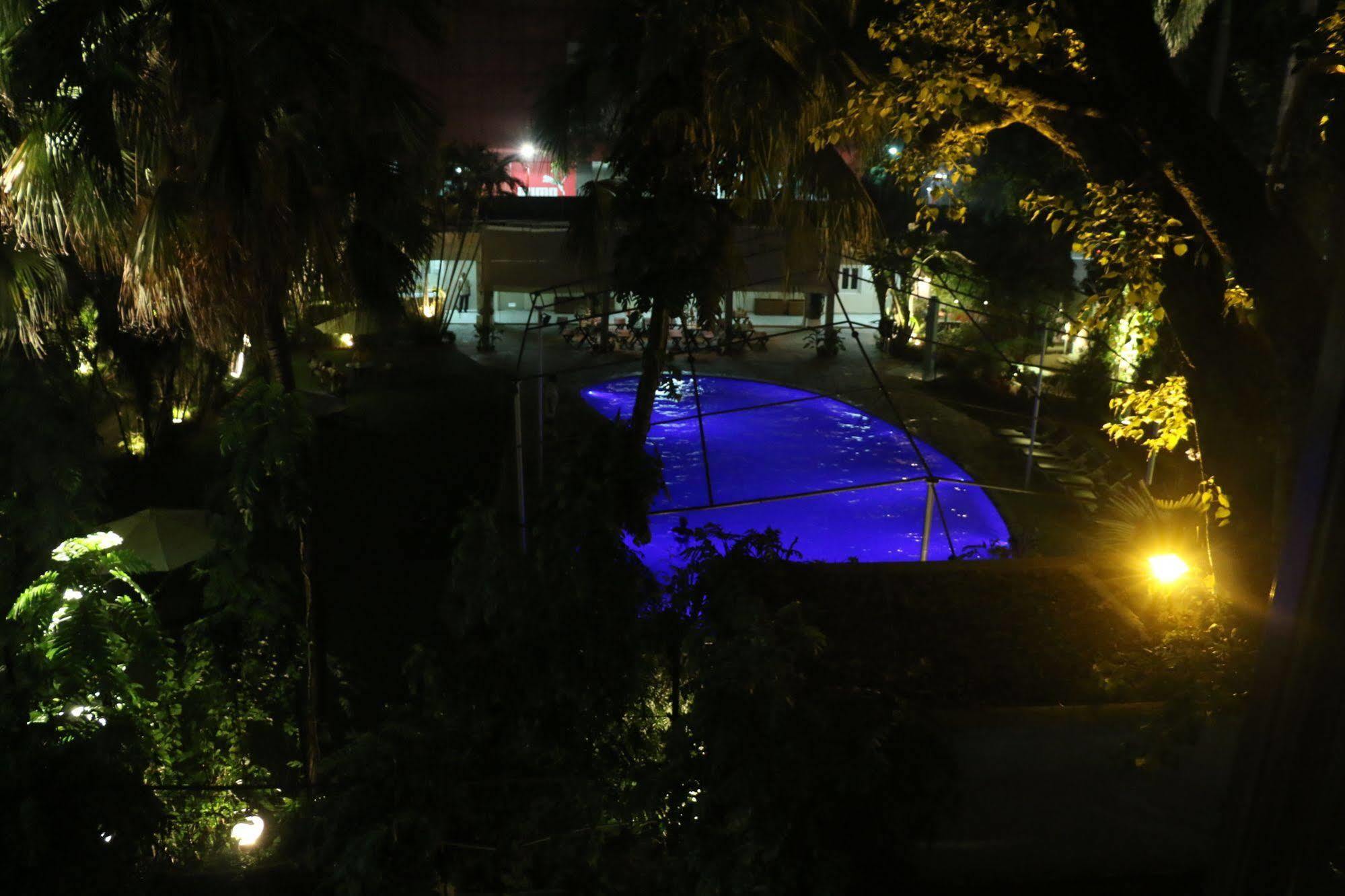 Hotel Clarks Varanasi Limited Exterior foto